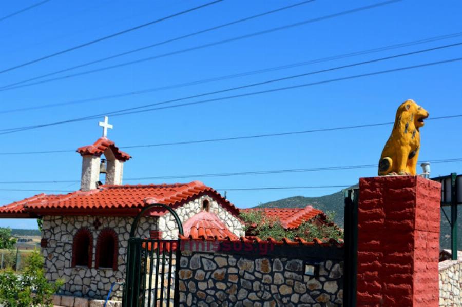 Άντρας έβλεπε τον Άγιο Ιωάννη τον Ρώσο στον ύπνο του και έχτισε ένα πανέμορφο εκκλησάκι προς τιμήν του