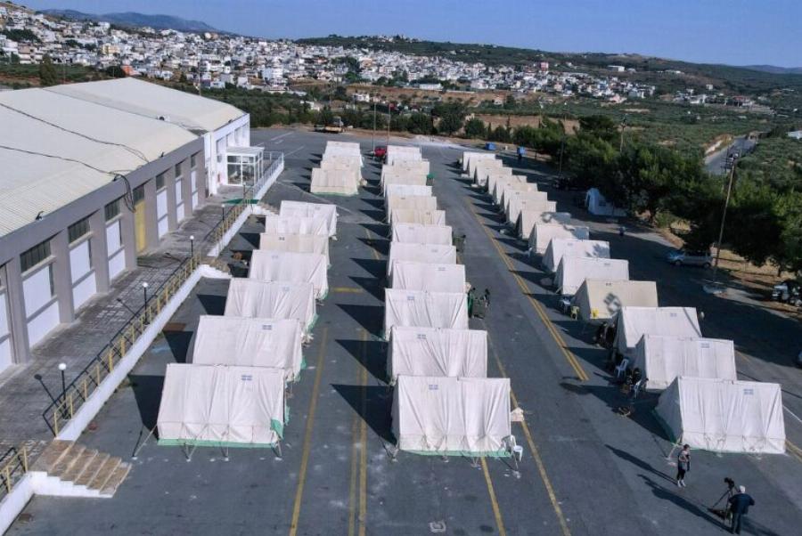 Κρεβάτια σε σκηνές μόνο για εμβολιασμένους σεισμόπληκτους, η επιλογή για τους ανεμβολίαστους