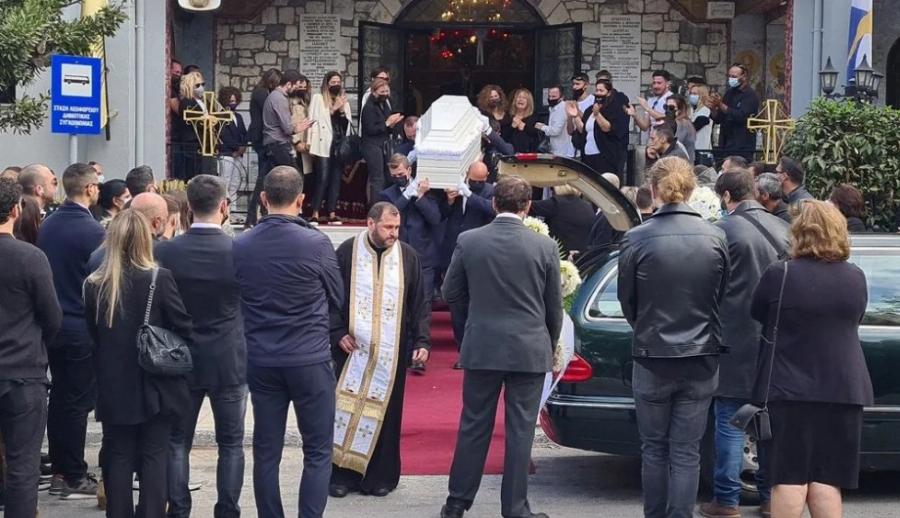 Το ύστατο αντίο στην Αριάδνη Γερασιμίδου: Τραγική φιγούρα η μητέρα της