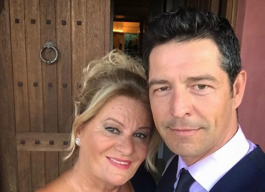 Γέννησε στα 17 της τον Σάκη Ρουβά, πήρε διαζύγιο με δύο παιδιά και σήμερα είναι μία γοητευτική γιαγιά