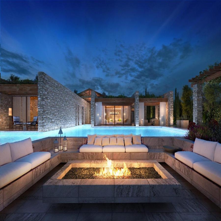 Γιάννης Αντετοκούνμπο: Αγόρασε δύο βίλες στο Costa Navarino