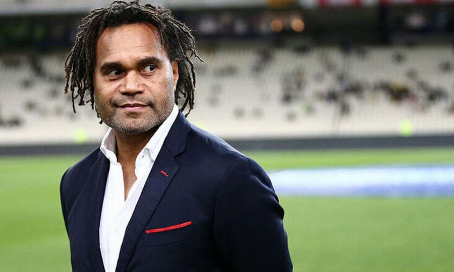 «Είχαν τον προπάππου μου σε κλουβί ζωολογικού κήπου, τον έβαζαν να κρατάει δόρατα και να χορεύει» – Οι δηλώσεις του Καρεμπέ