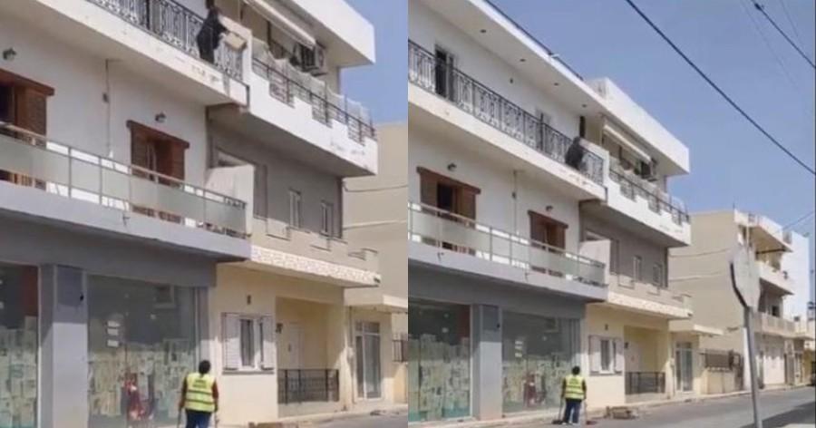 Πετάει σκουπίδια από τον 2ο λέγοντας στην καθαρίστρια «δουλειά σου είναι»