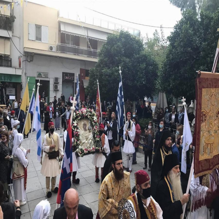 Μεγάλη γιορτή για την Ορθοδοξία: Υποδέχτηκαν στον Πειραιά την εικόνα της Παναγίας της Λαυριώτισσας και το Λάβαρο της Επανάστασης
