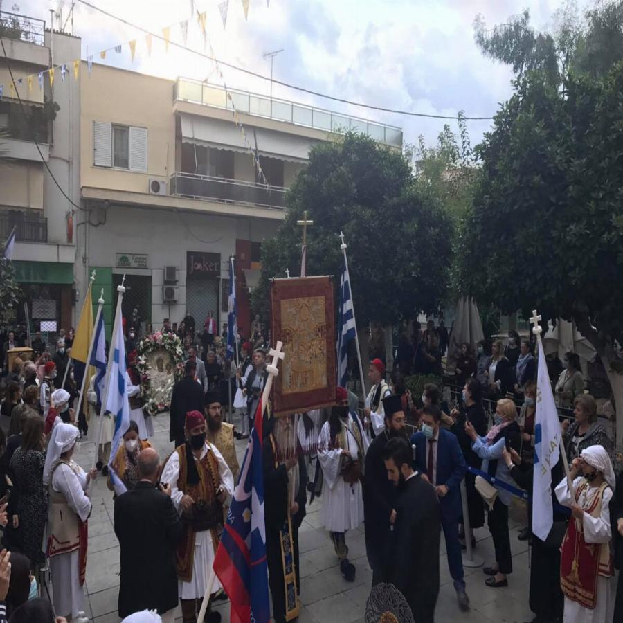 Μεγάλη γιορτή για την Ορθοδοξία: Υποδέχτηκαν στον Πειραιά την εικόνα της Παναγίας της Λαυριώτισσας και το Λάβαρο της Επανάστασης