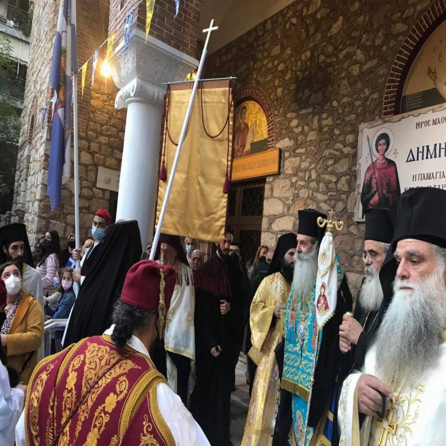 Μεγάλη γιορτή για την Ορθοδοξία: Υποδέχτηκαν στον Πειραιά την εικόνα της Παναγίας της Λαυριώτισσας και το Λάβαρο της Επανάστασης