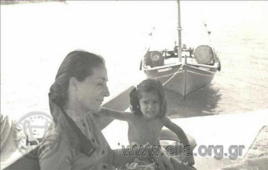 Διάσημοι Έλληνες που υιοθέτησαν παιδάκι: 13 υπέροχες περιπτώσεις