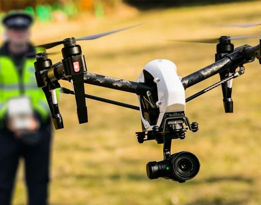 Αλλάζουν τα δεδομένα στους δρόμους: Drones θα καταγράφουν οδηγούς χωρίς ζώνη, ομιλίες στο κινητό και επικίνδυνες προσπεράσεις