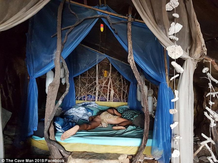 Tαϊλανδος ξελoγιάζει χιλιάδες τουρίστριες και τις οδηγεί στη σπηλιά του για ώρες