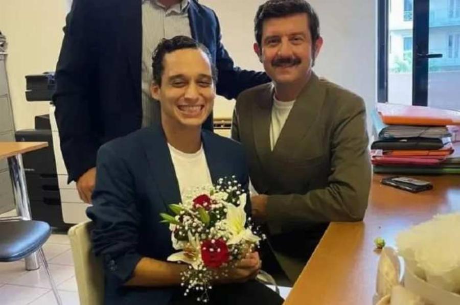 Στιγμές ευτυχίας για τον Μιχάλη Οικονόμου: Βάφτισε τον γιο του με τον σύντροφο του