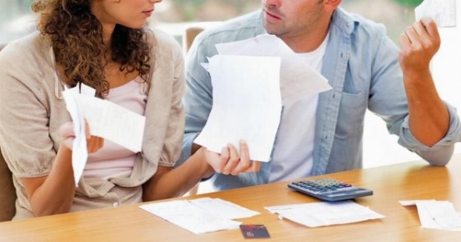 «Βόμβα» στη σόουμπιζ – Πασίγνωστος Έλληνας τραγουδιστής έχει χωρίσει εδώ και 3 χρόνια κι όλοι τον έχουν ακόμη για παντρεμένο