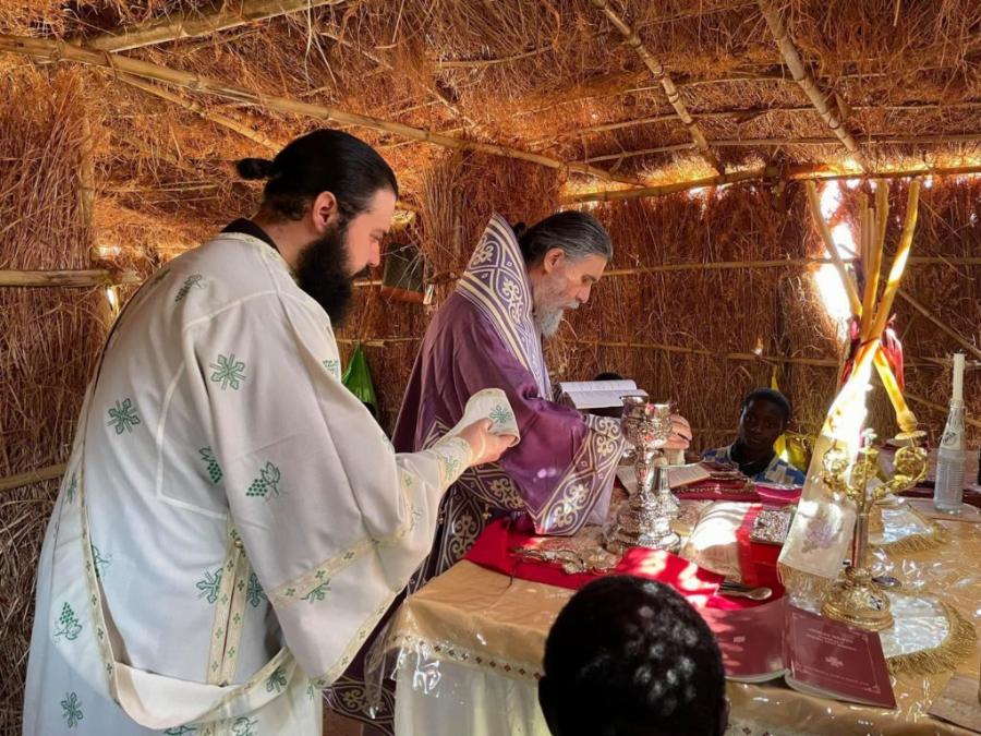 Εκκλησία από άχυρα και ξύλα στην Τανζανία: Φτιάχτηκε με μεράκι και αγάπη