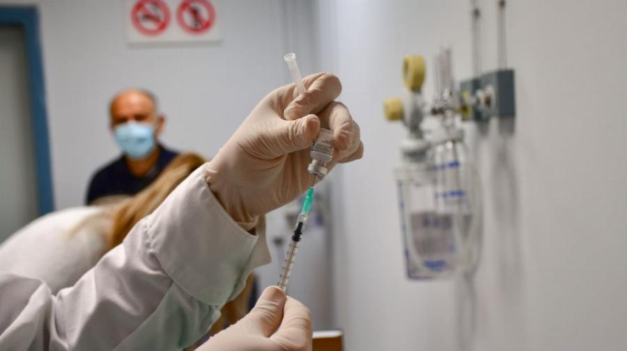 Έρχεται και 4η δόση του εμβολίου κατά του Covid-19: Για ποια εμβόλια χρειάζεται