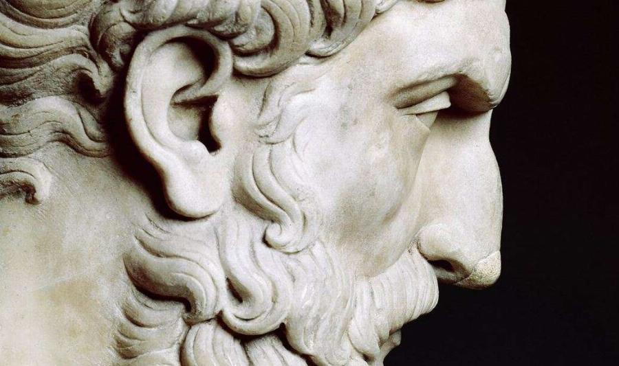 Κι η ζωή κυλά με αναβολές και χάνεται, κι ο καθένας μας πεθαίνει μες στις έγνοιες