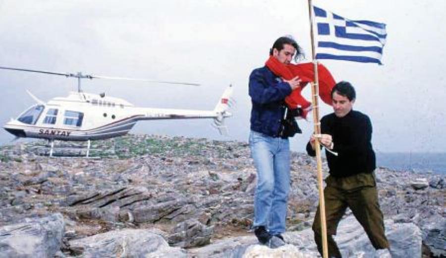 Γιάννης Καραθανάσης: «Η στολή του πατέρα μου έχει τρύπες από σφαίρες»