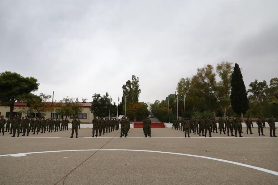 Αρχηγός ΓΕΕΘΑ: Στάθηκε στη βροχή για την ορκωμοσία των ΕΠΟΠ