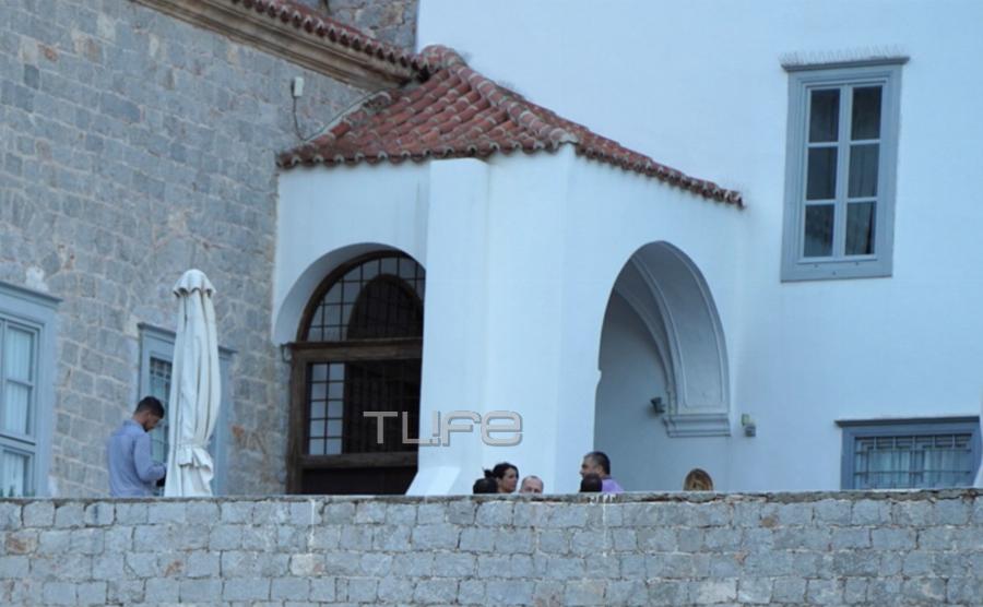 Κωστής Μαραβέγιας – Τόνια Σωτηροπούλου: Οι πρώτες φωτογραφίες από τον μυστικό γάμο του ζευγαριού