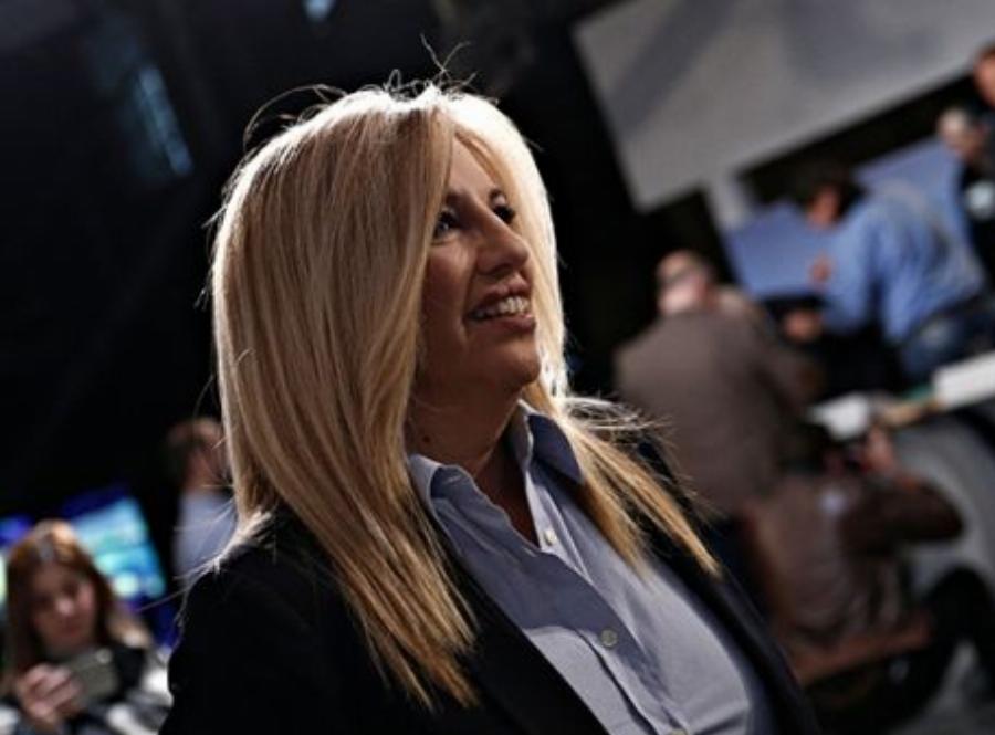 Το ζεϊμπέκικο ανήμερα της γιορτής της – H Φώφη Γεννηματά σε χαρούμενες στιγμές