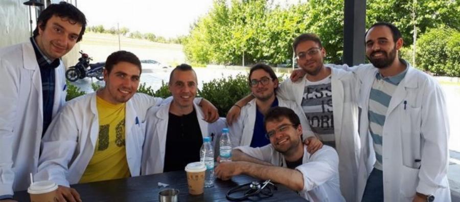 Γιώργος Καμπανός: Γλίτωσε από τον εφιάλτη των ναρκωτικών και στα 42 του πήρε πτυχίο στην Ιατρική