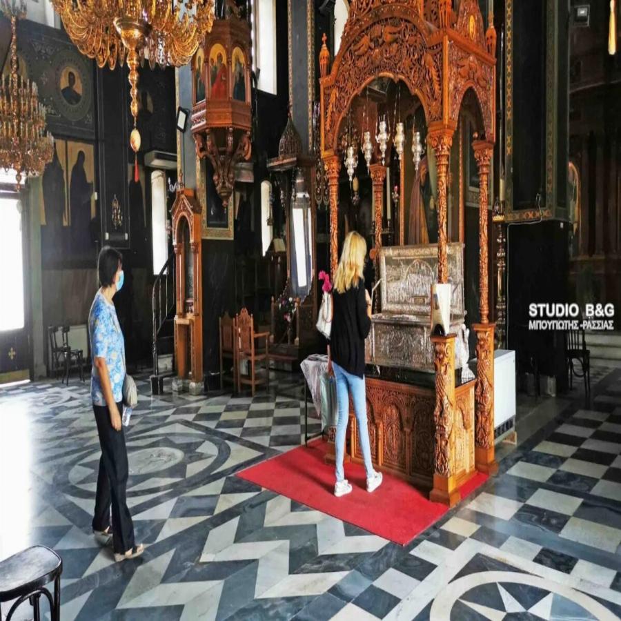 Αξιοθαύμαστο γεγονός στην Αργολίδα: Τα Ιερά Λείψανα του Αγίου Πέτρου που ευωδιάζουν