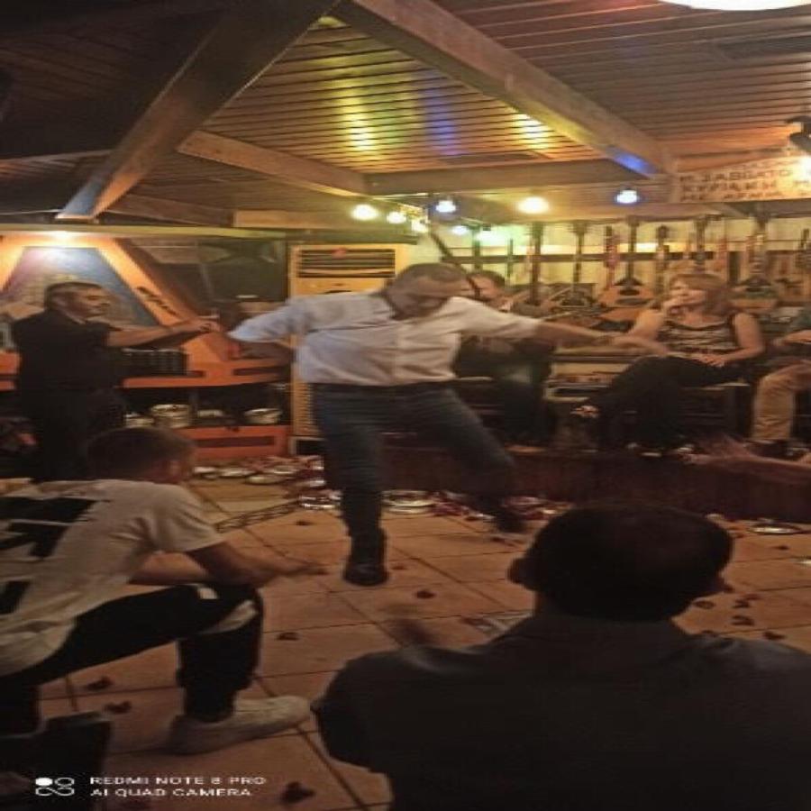 Πάνος Καμμένος: Το γλέντησε σε κέντρο στη Γλυφάδα, χθες το βράδυ – Τραγουδάει και χορεύει «Με προδώσαν οι φίλοι μου»