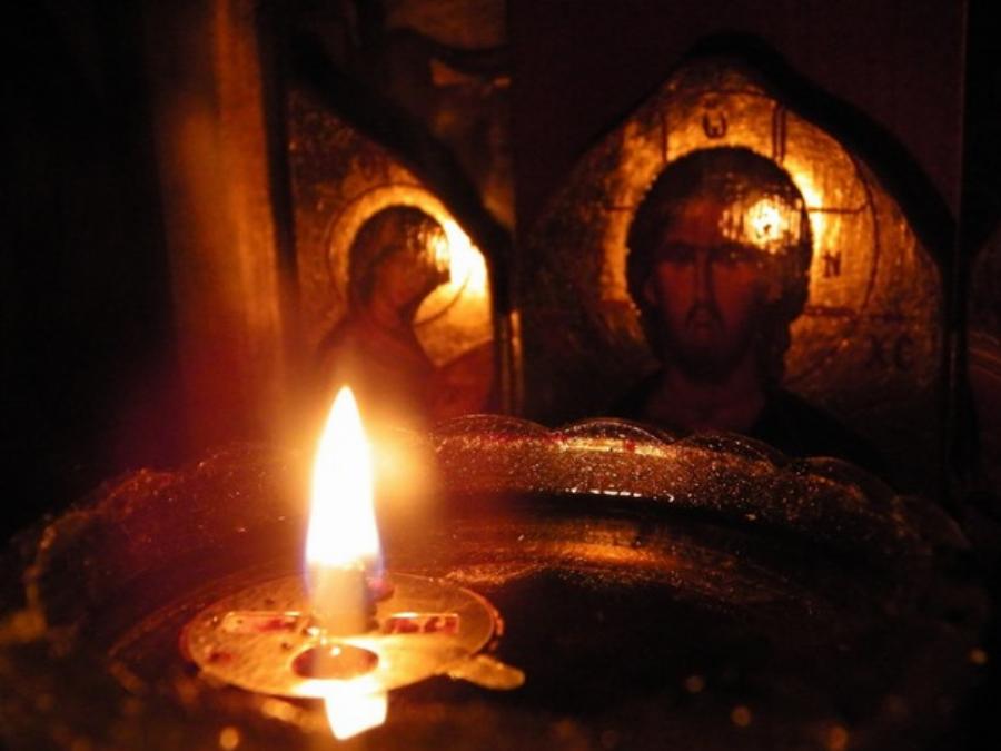 Ο Αγιασμός και το λάδι του καντηλιού θεραπεύουν