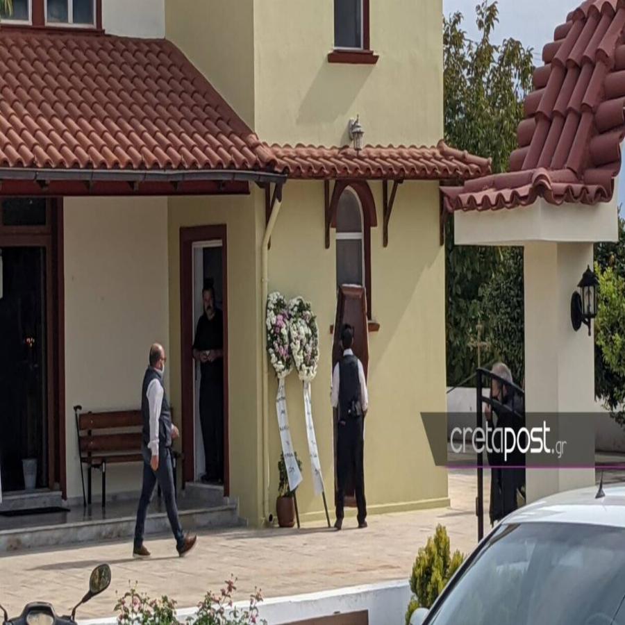 Θρήνος στην κηδεία της Νεκταρίας που δολοφονήθηκε από τον σύζυγό της