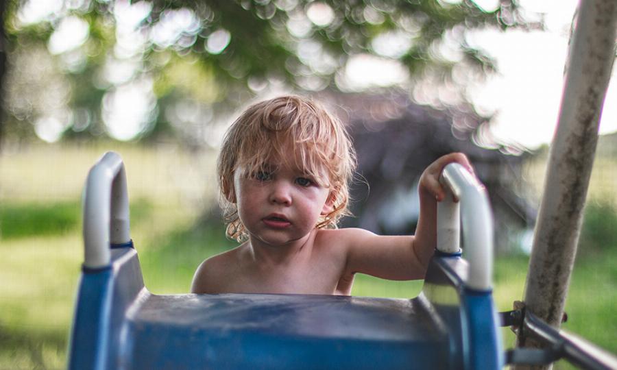 Μια συγκινητική ιστορία για τα παιδιά που αργούν να μιλήσουν – ” O Κωστής της σιωπής”