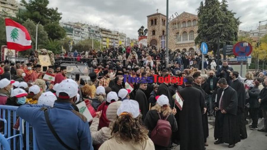 Τεράστιος συνωστισμός πιστών στη λιτανεία του Αγίου Δημητρίου