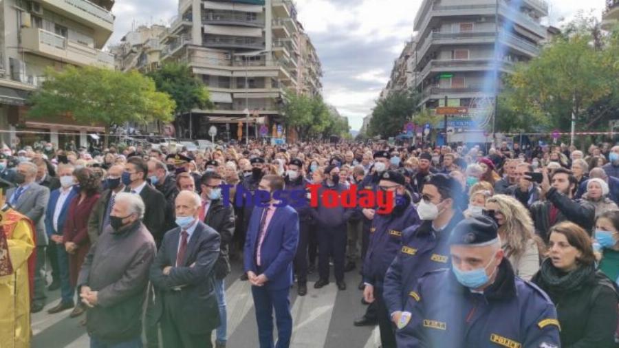 Τεράστιος συνωστισμός πιστών στη λιτανεία του Αγίου Δημητρίου