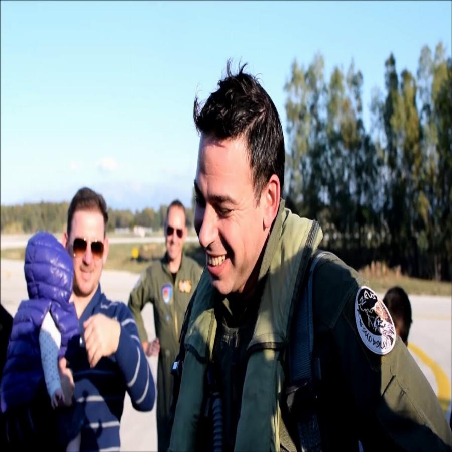 Το ιπτάμενο συρτάκι του F-16 από τον Σμηναγό Παπαδάκη – Έκανε τους θεατές να «παλαβώσουν»