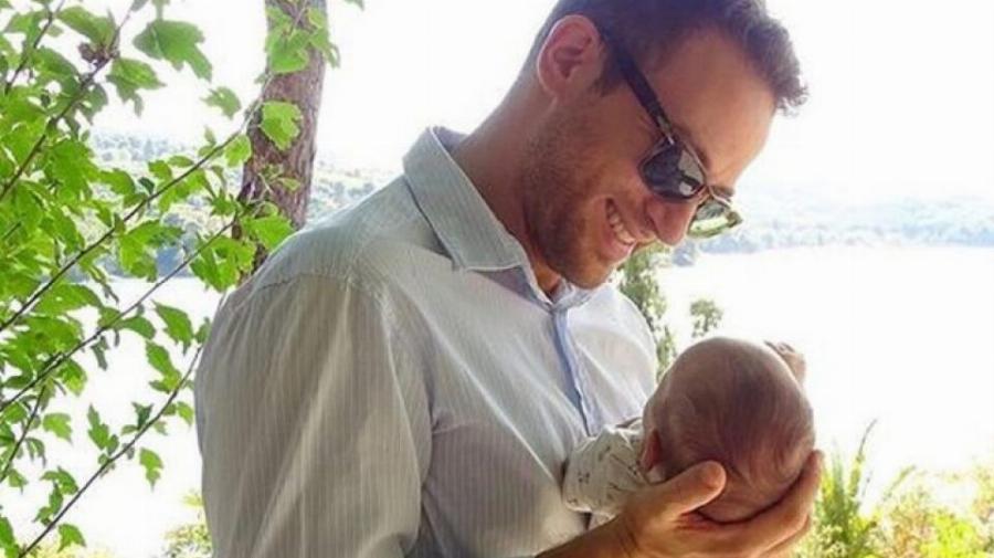 “Του προκαλεί θλίψη”: Η πρώτη αντίδραση του Μπάμπη Αναγνωστόπουλου μετά τη βάφτιση της μικρής Λυδίας