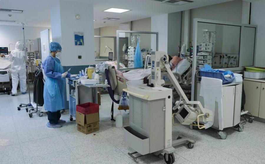 Ξέσπασε φοιτήτρια νοσηλευτικής σε ενημερωτική εκπομπή: «Ντροπή! Κάνουμε κανονικά βάρδιες και παίρνουμε 176 ευρώ το μήνα»