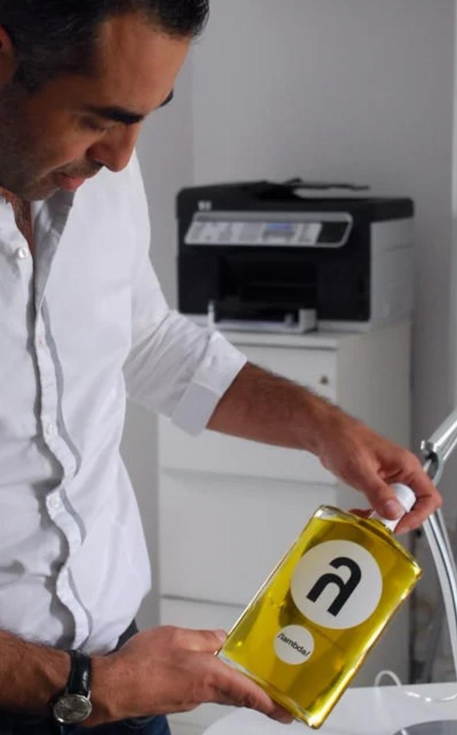 Ο Έλληνας που έβαλε το ελαιόλαδο στις πιο διάσημες βιτρίνες και το πουλάει 150€ το λίτρο: Η αληθινή ιστορία του Γιώργου Κολιόπουλου