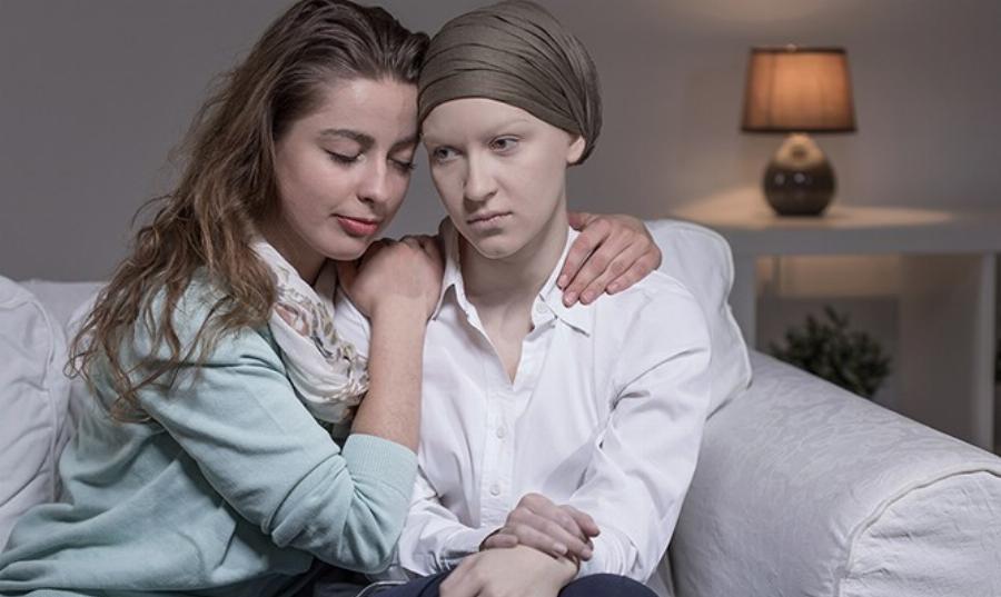 Kατάλαβα ποιες είναι οι αληθινές μου φίλες όταν έμαθα ότι έχω καρκίνο: «Δεν σήκωναν ούτε τα τηλέφωνα»