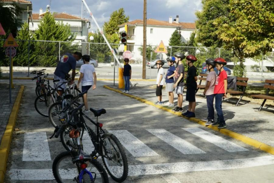Η πόλη που αντικατέστησε τα αμάξια με 20.000 ποδήλατα και έβαλε τα γυαλιά σε όλη την Ελλάδα