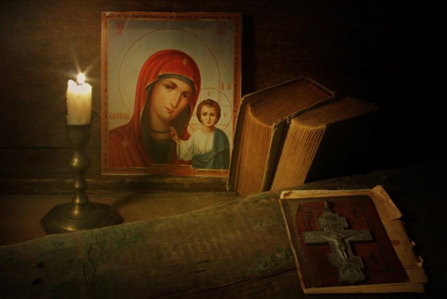 Πως ξέρουμε ότι η Παναγία ακούει τις προσευχές και βοηθά;