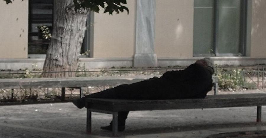 Στο δρόμο 85χρονος μετά το θάνατο της συζύγου του –  Του έκανε έξωση ο ίδιος του ο γιος