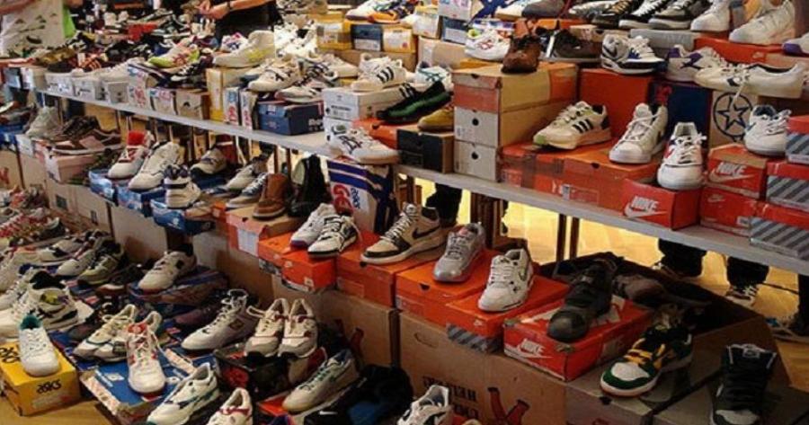 Έκλεψε παπούτσια και ο μαγαζάτορας του τα έκανε δώρο επειδή τα είχε ανάγκη