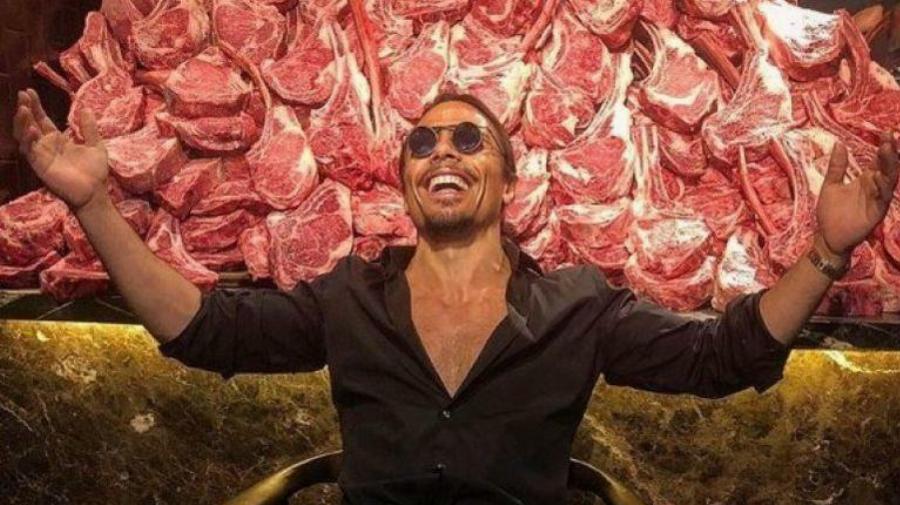 Salt Bae: Η χλιδάτη ζωή του, το παλάτι των 36.000.000, το τζετ και τα 9 παιδιά
