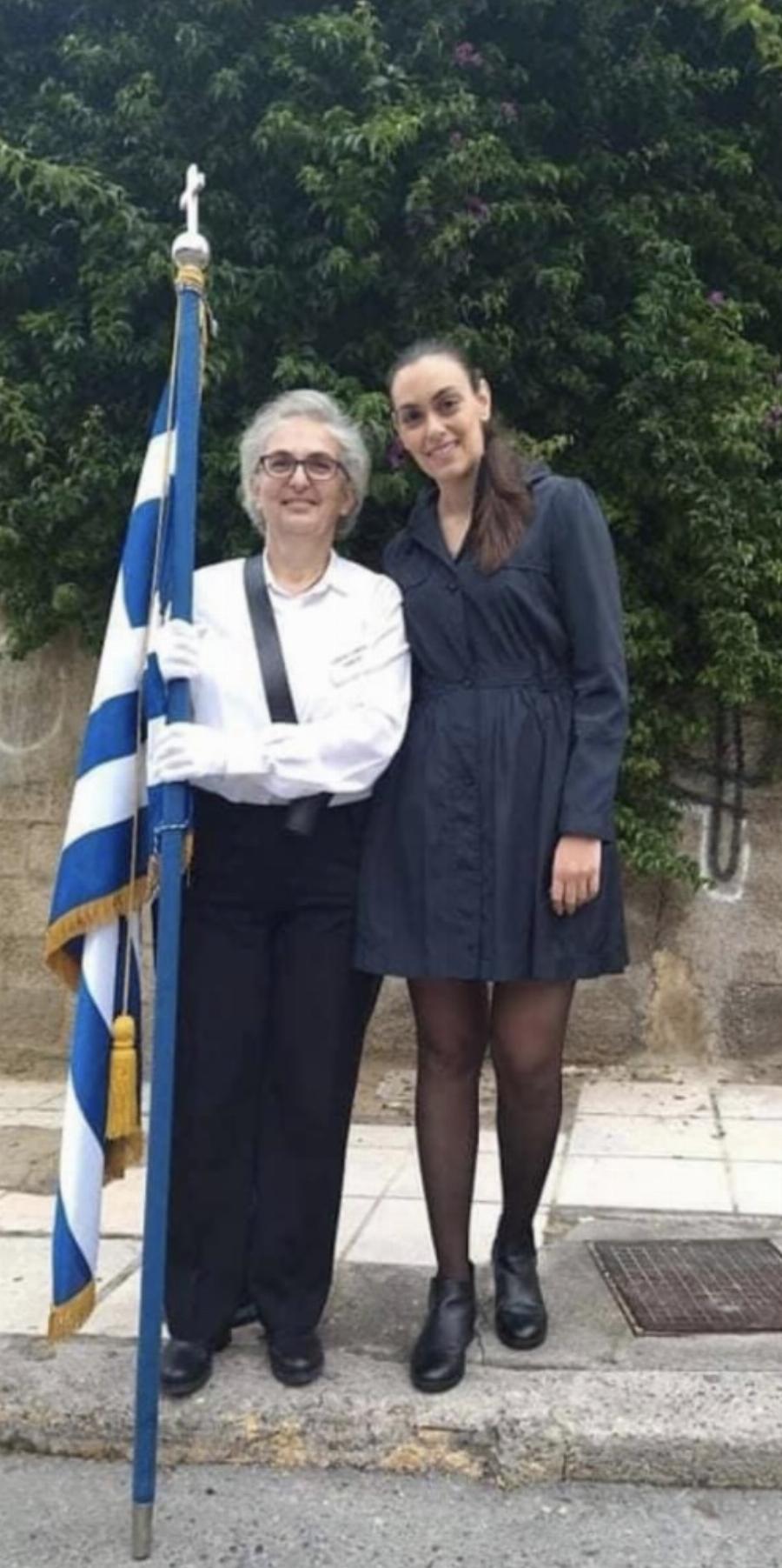 Γυναίκα 59 ετών σημαιοφόρος στην Κρήτη: Πήρε σύνταξη και επέστρεψε στα θρανία