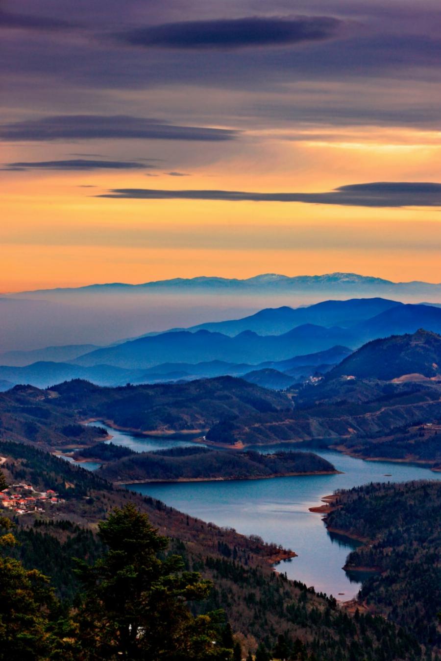 Το μοναστήρι που ακροβατεί ανάμεσα σε γη και ουρανό – Παναγία η Πελεκητή