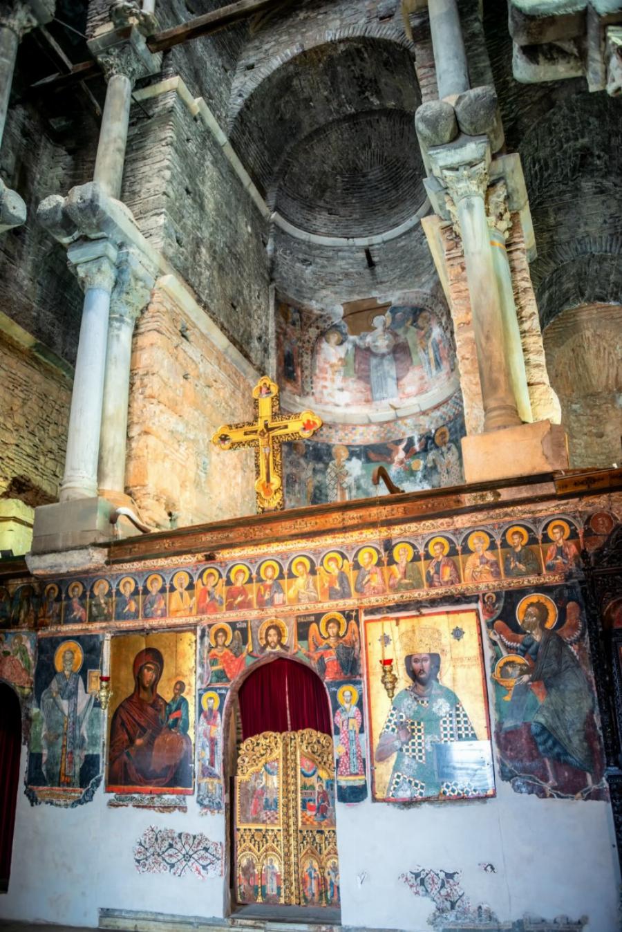 Η εκκλησία στην Άρτα με τον τρούλο που αιωρείται – Παναγία Παρηγορήτισσα