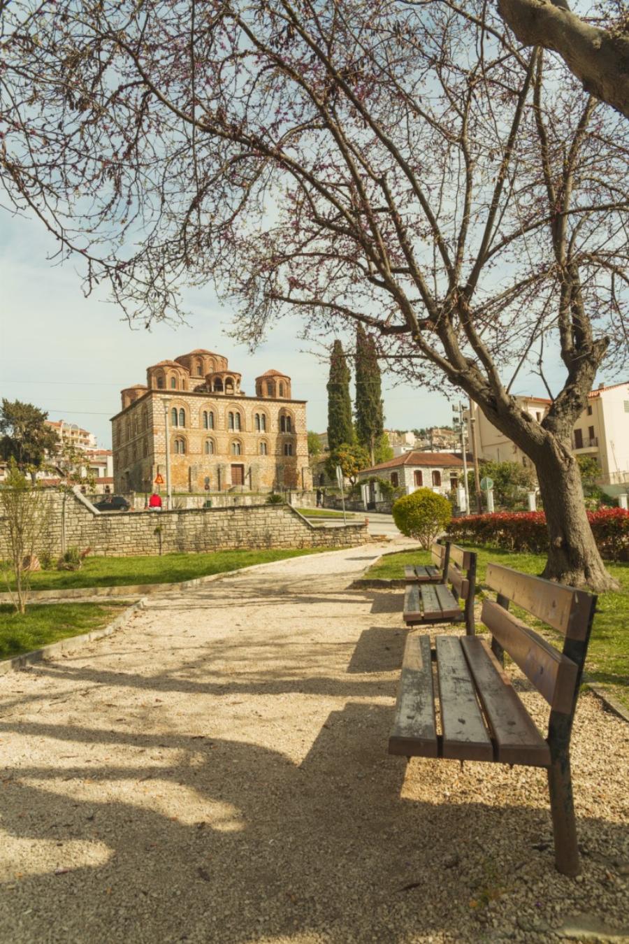 Η εκκλησία στην Άρτα με τον τρούλο που αιωρείται – Παναγία Παρηγορήτισσα