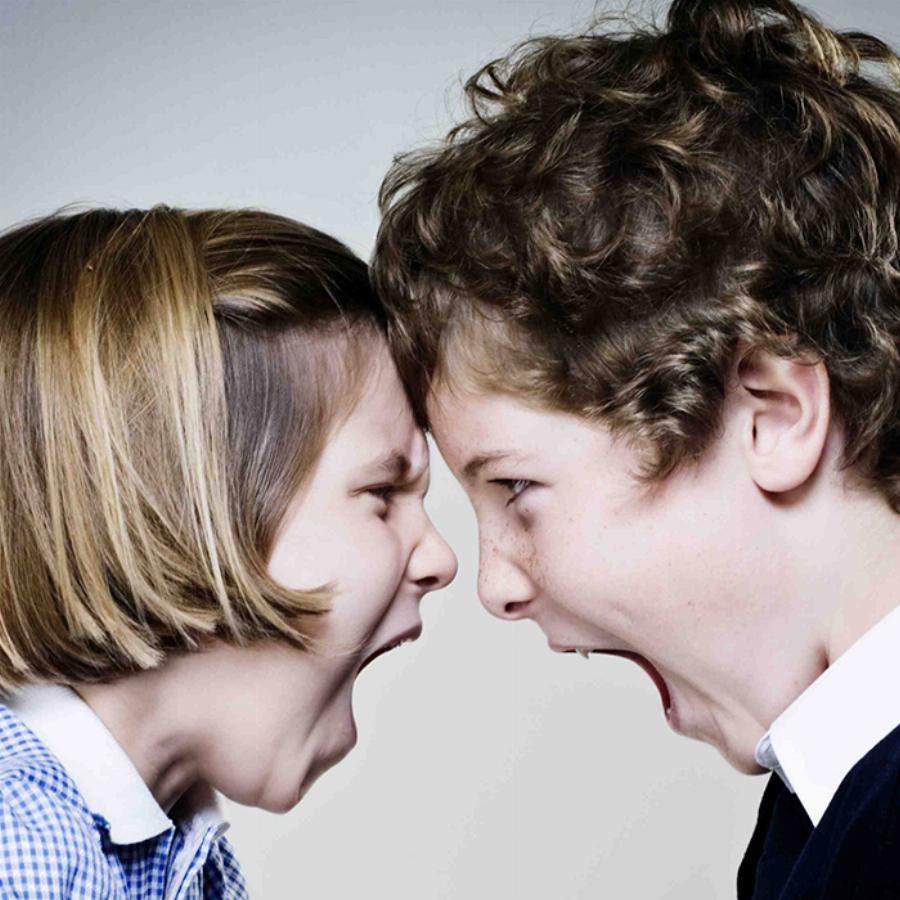 Πως είναι δυνατόν αδέλφια όταν μεγαλώνουν να μην μιλάνε μεταξύ τους;