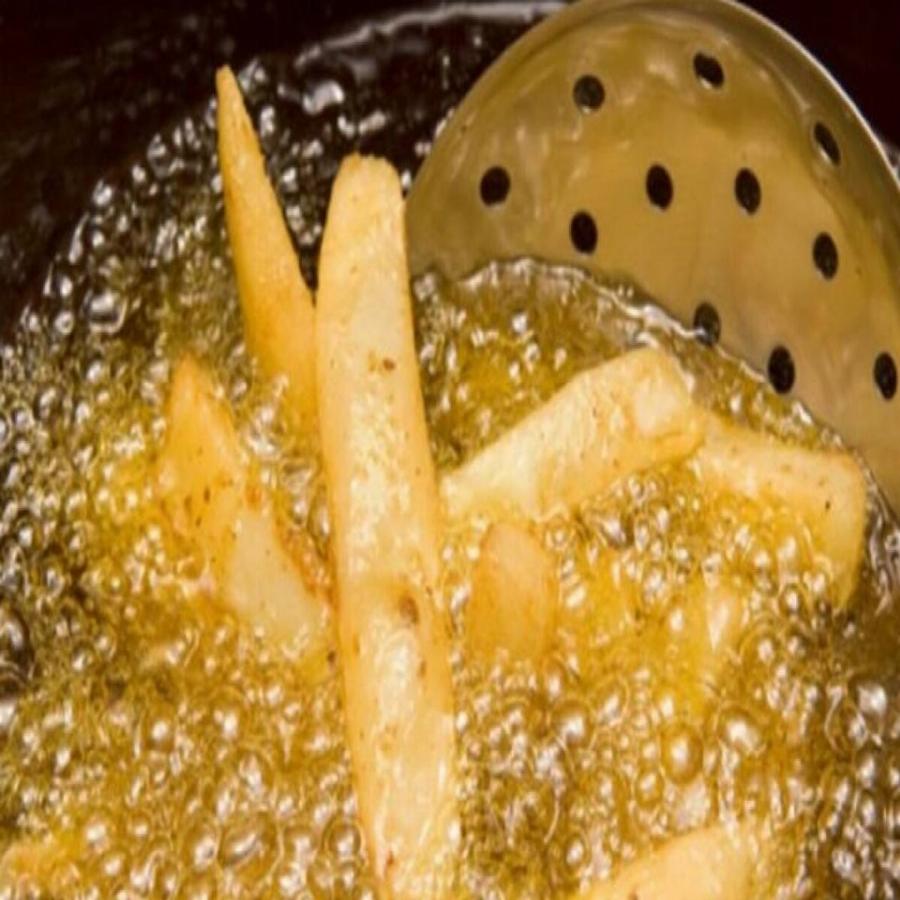 Αποκλείεται να το γνώριζες – Ξέρεις που να ρίξεις το λάδι μετά το μαγείρεμα στο σπίτι;