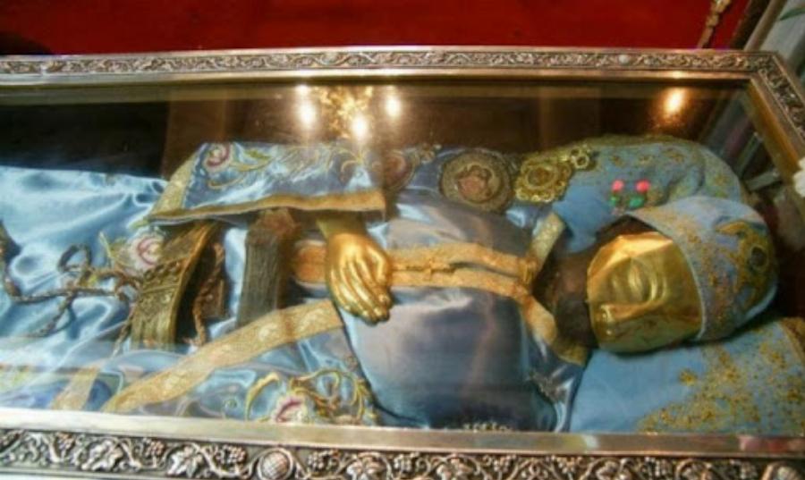 Το υπόγειο που έζησε ο Άγιος Ιωάννης ο Ρώσος και η Εκκλησία που προσευχόταν: Αποκλειστικές εικόνες