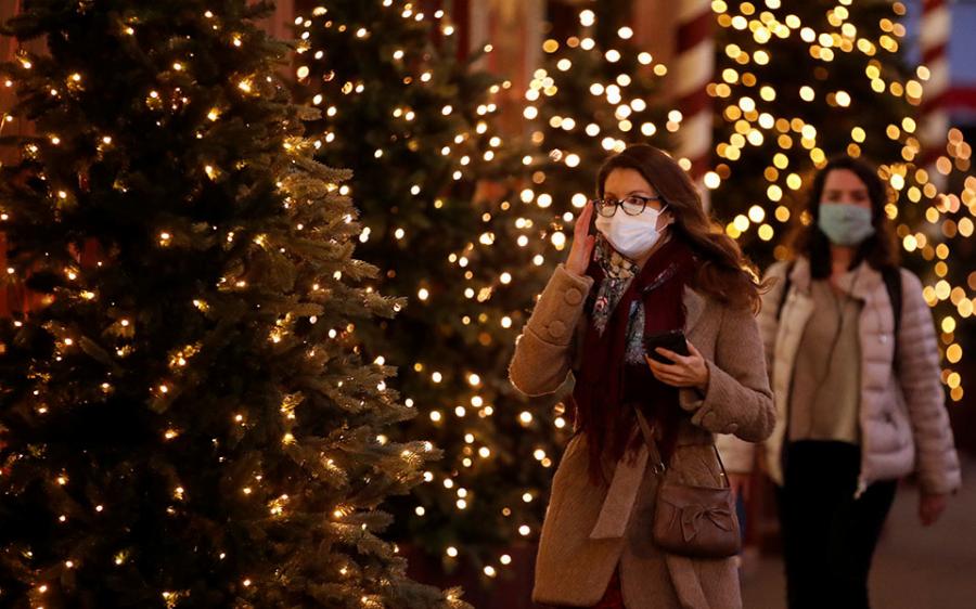 «Lockdown» για τους ανεμβολίαστους τα Χριστούγεννα: Τα 2 μέτρα που θα ισχύσουν φέτος