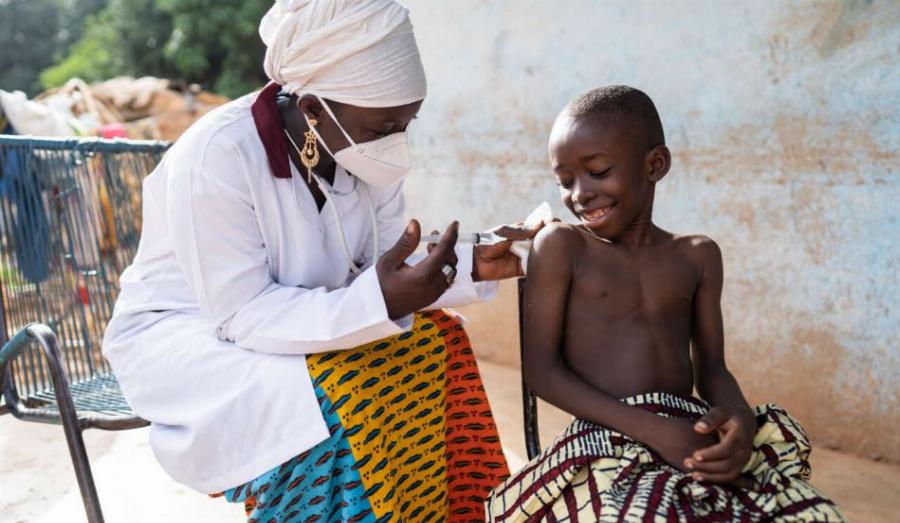 Ο ΠΟΥ ενέκρινε το πρώτο εμβόλιο για την ελονοσία – Mια ιστορική στιγμή στον τομέα της υγείας