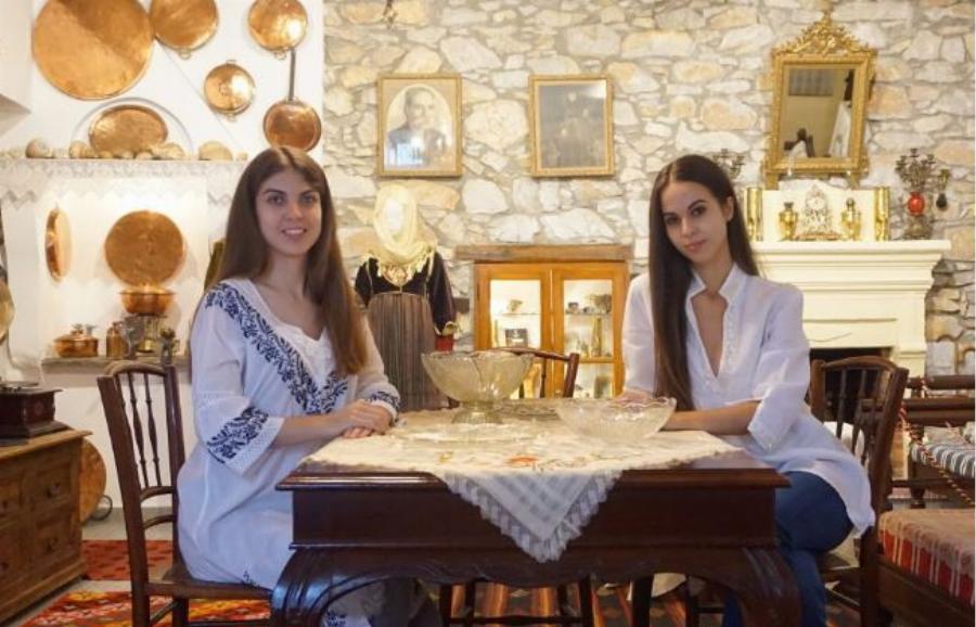 Σκιάθος: Δίδυμες αδελφές έκαναν μουσείο το σπίτι που μεγάλωσαν